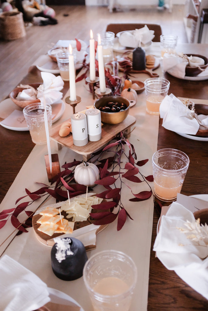 Simple & Cozy Thanksgiving Table with a FREE Printable